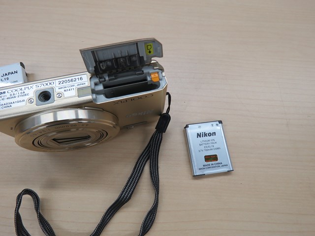 中古専門 備品売却 / Nikon デジタルカメラ COOLPIX S7000 本体 ②